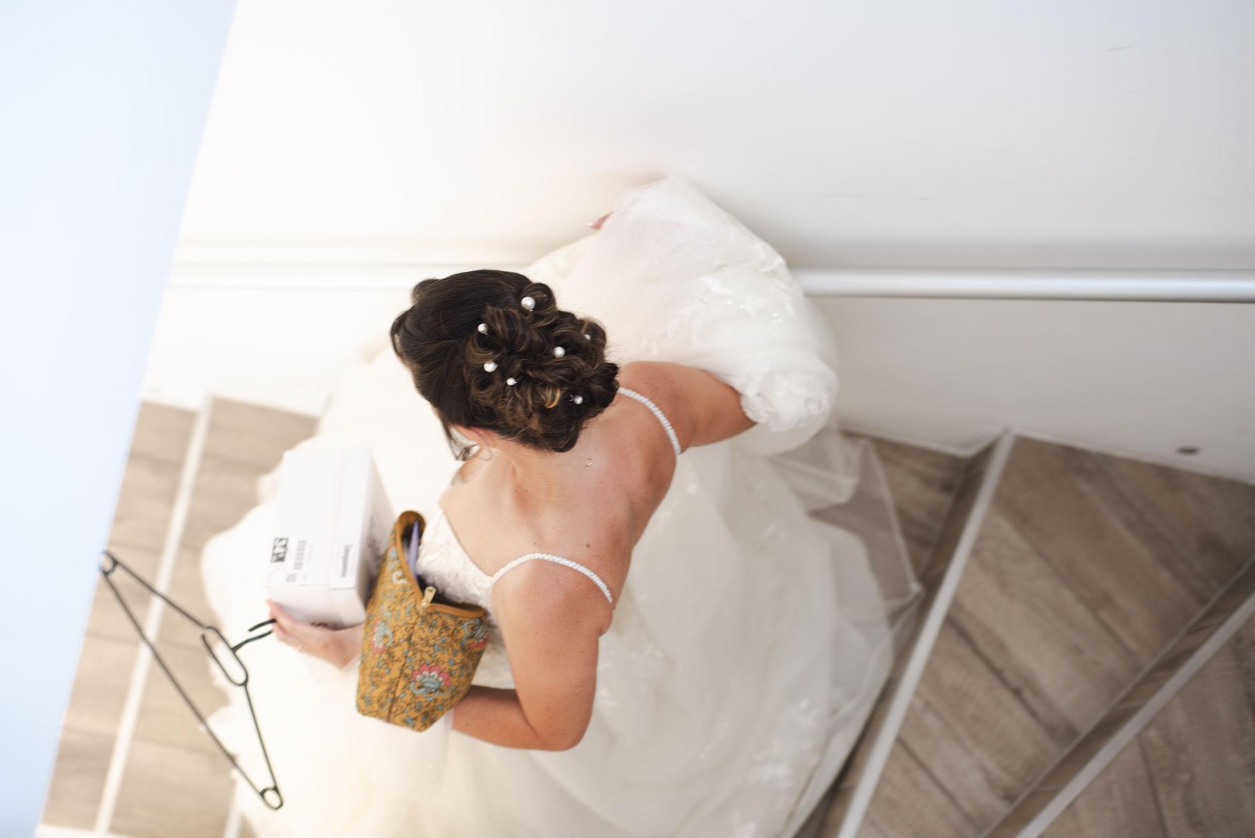 La mariée dans l'escalier